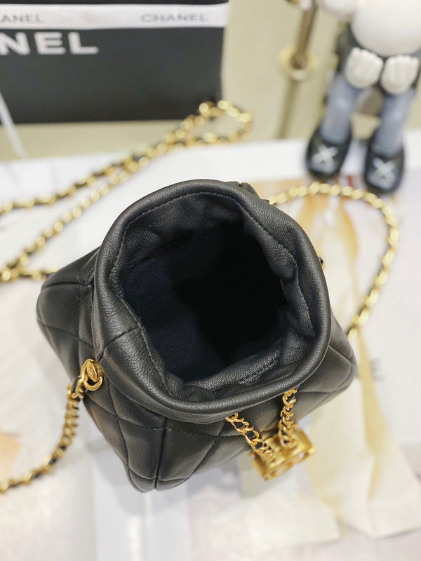  women's handbag, spacious design, view 5