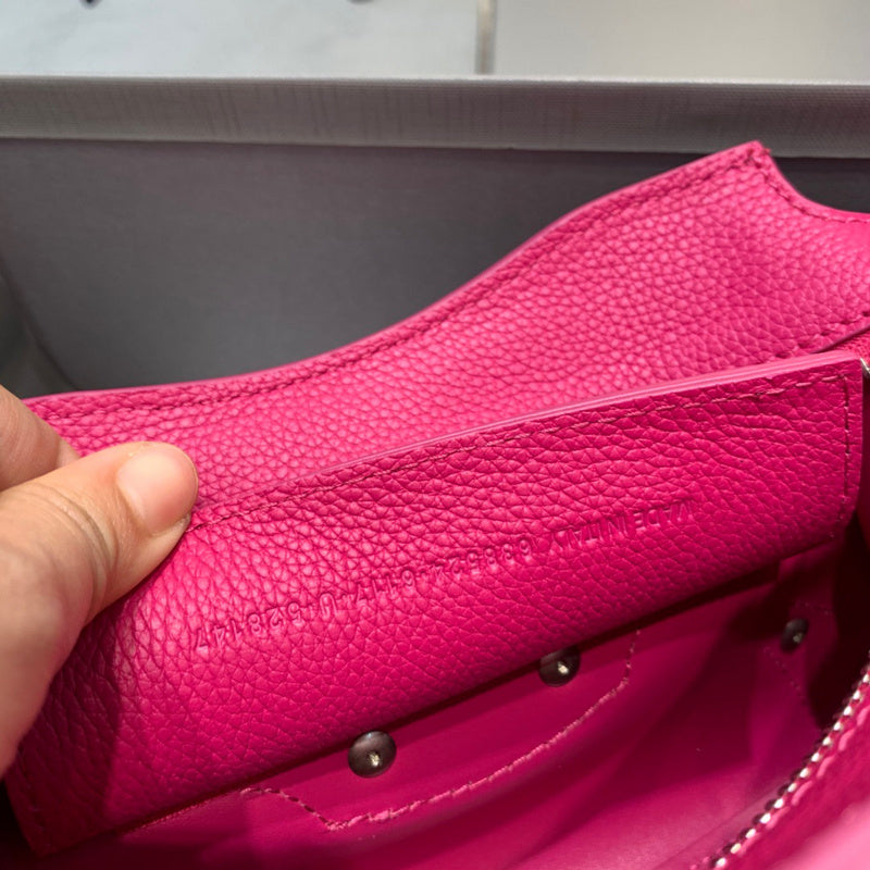 Bold Premium PU Leather Handbag - Premium Craftsmanship Detailing | Women's Designer-Inspired Purse #330 - texture close-up (image 9) of designer-inspired handbag