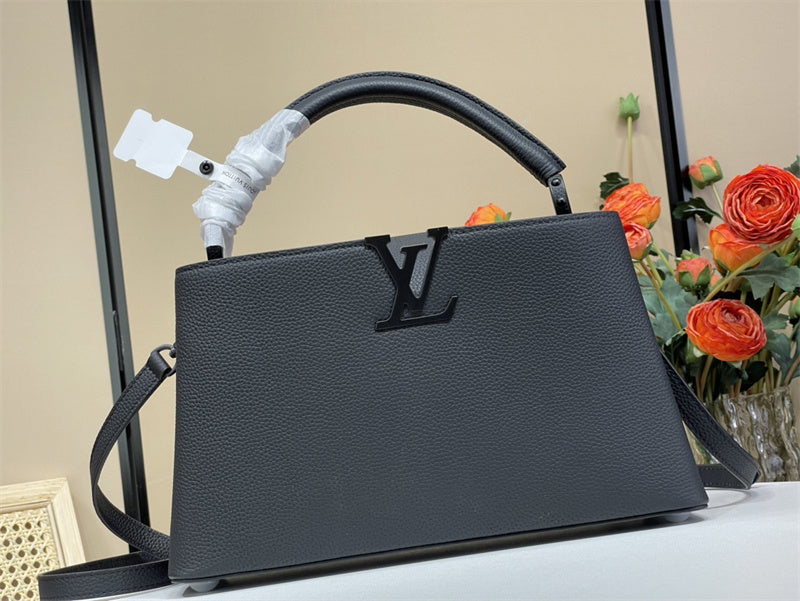  Versatile shoulder bag carried on shoulder 40