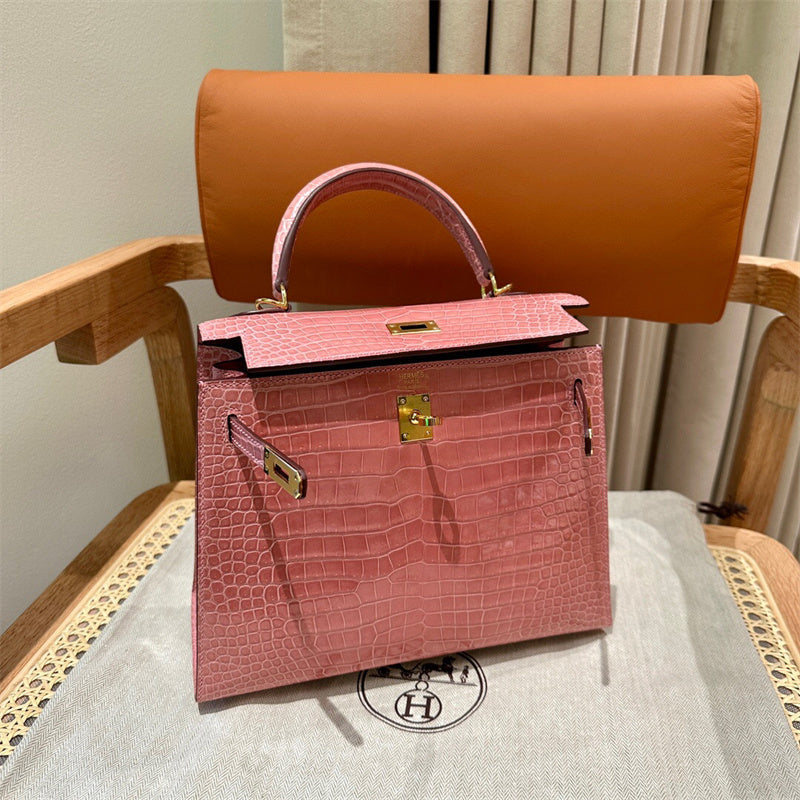  Elegant shopper bag carried on shoulder 22