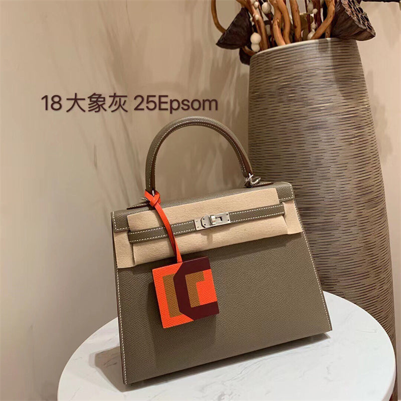  tailored everyday bag styled with outfit 12