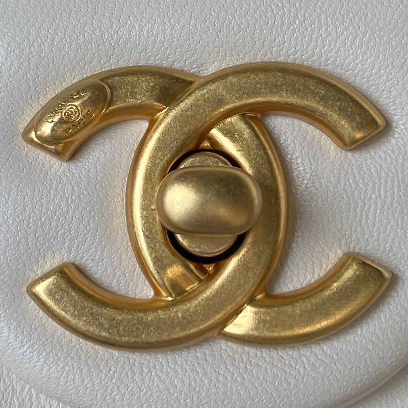 Ziva's Charm handbag – detail view (one versatile size)