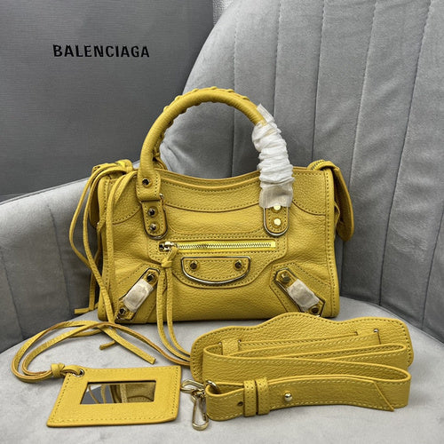 Zivas Charm Refined Structure Statement Handbag (Refined Practical Design) – Front View