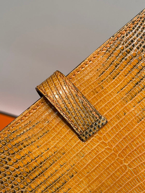 Interior view of effortless premium bag