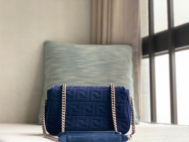 Ziva's Charm handbag – close-up view (24cm*7cm*14.5cm)