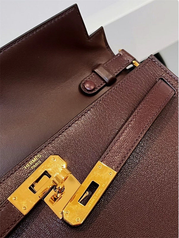  structured bag interior and compartment view 9