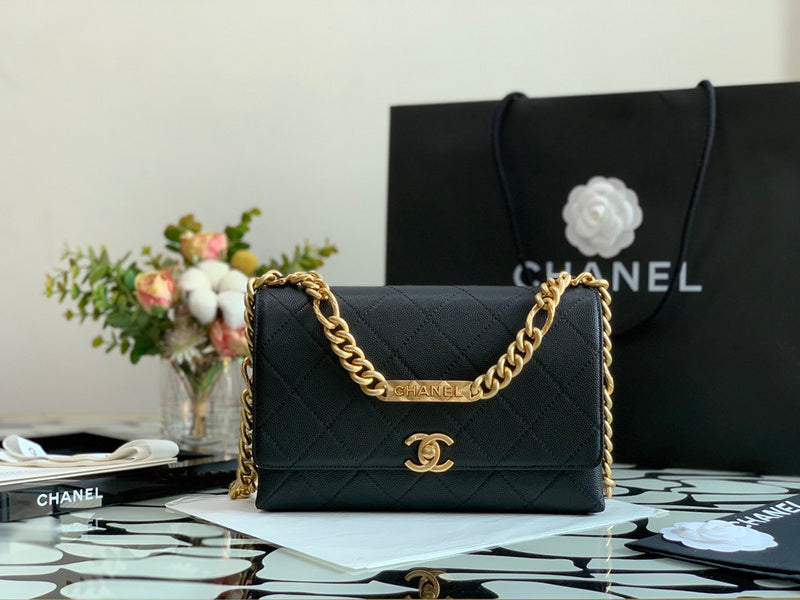  women's handbag, mid design, view 1