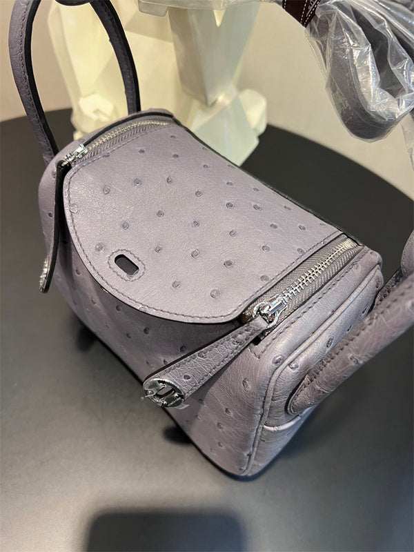  minimalist everyday bag styled with outfit 18
