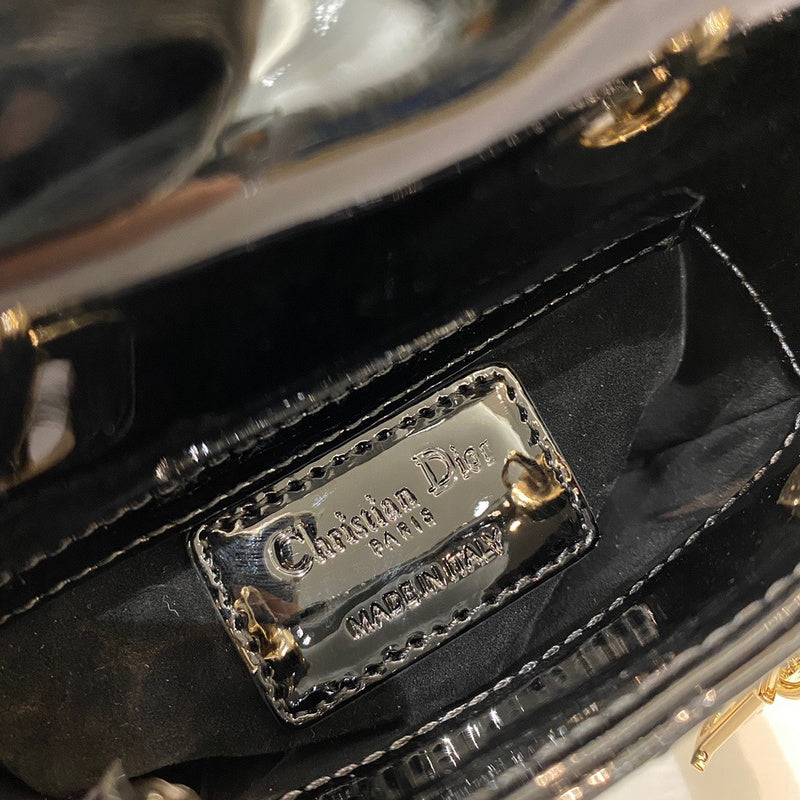 Side profile of everyday-luxe elevated women's handbag – women's everyday handbag