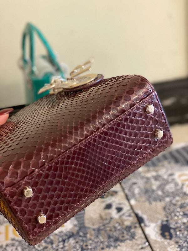 Back view of polished sleek women's handbag – women's premium purse