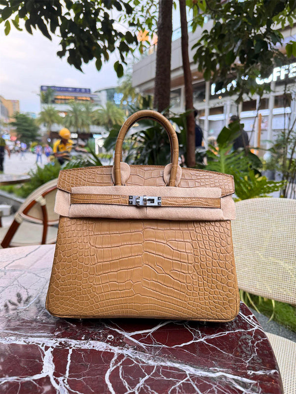  crossbody bag interior and compartment view 27