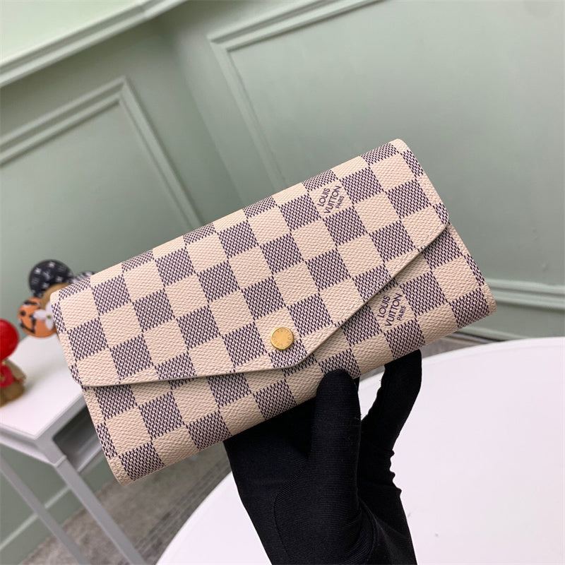  Sleek structured bag front view