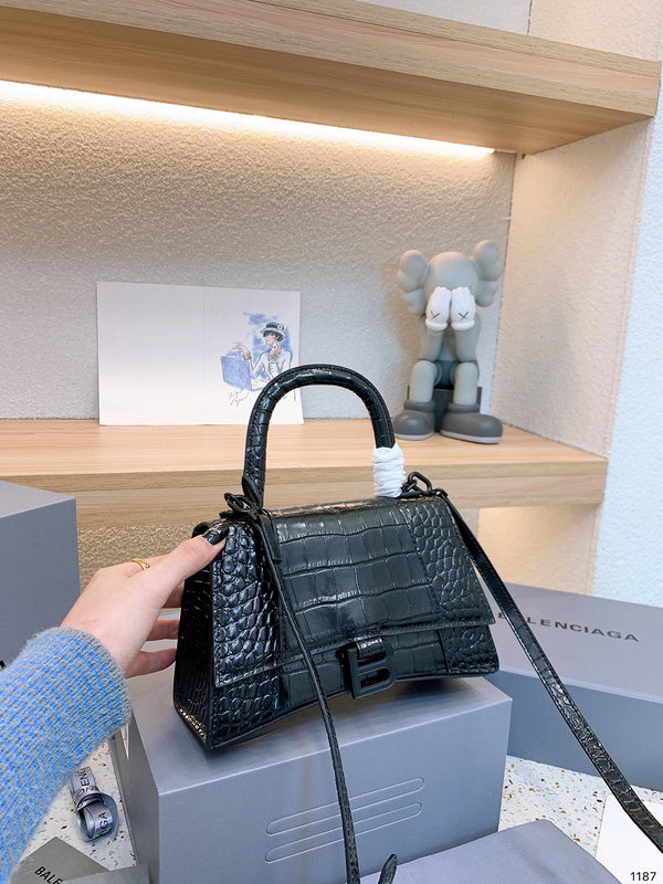 Ziva's Charm handbag – side angle view (one versatile size)