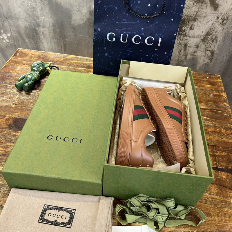Gucci classic monochrome luxury sneakers view 9 low-top design