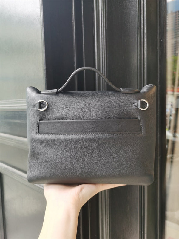  everyday everyday bag detail view showing craftsmanship 20