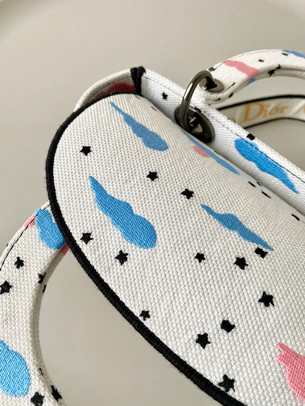 Handle and strap detail of refined sleek women's handbag – women's designer-style accessory