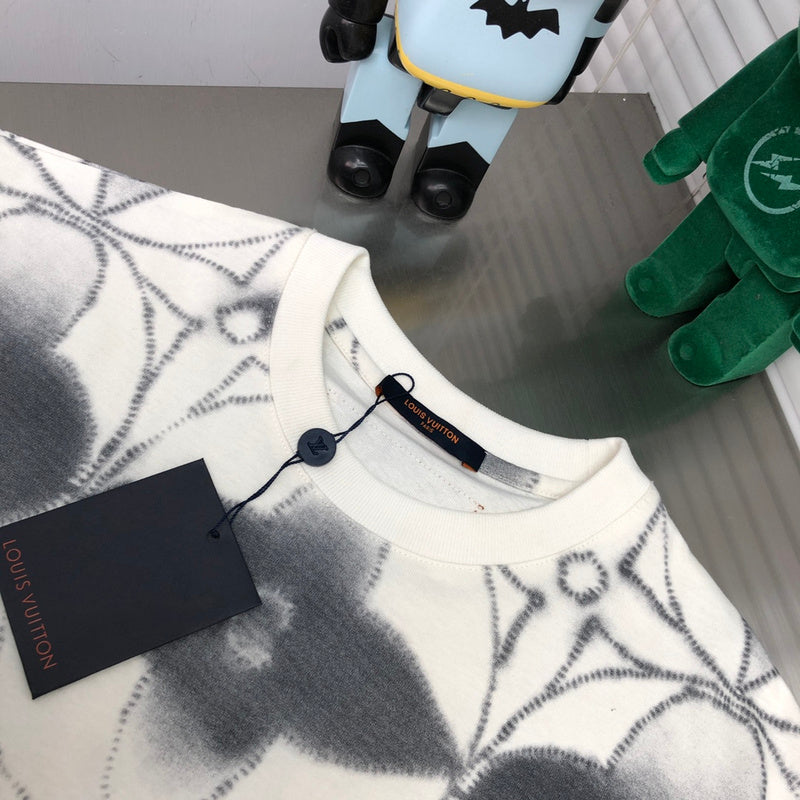 Side profile of Louis Vuitton cotton t-shirt with logo-detail design