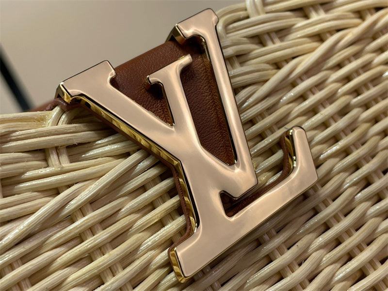  satchel close-up of hardware and finish 11