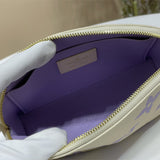  versatile everyday bag detail view showing craftsmanship 14