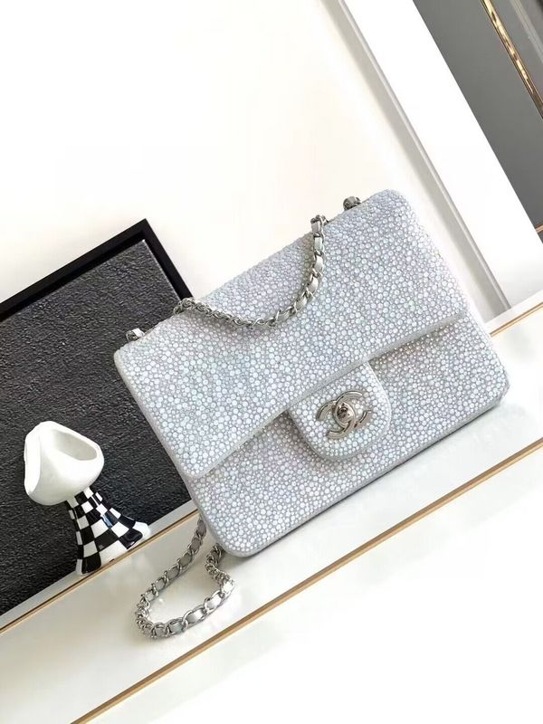 Ziva's Charm handbag – front view (one versatile size)