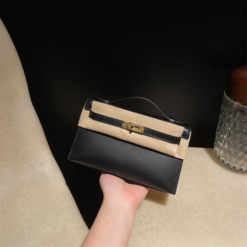  shopper bag interior and compartment view 15