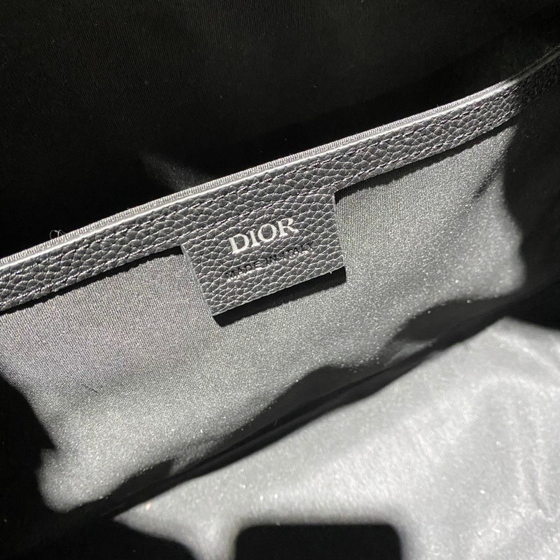 Side profile of structured statement women's handbag – women's luxury accessory