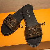 Styling view of Louis Vuitton luxury piece style No.079