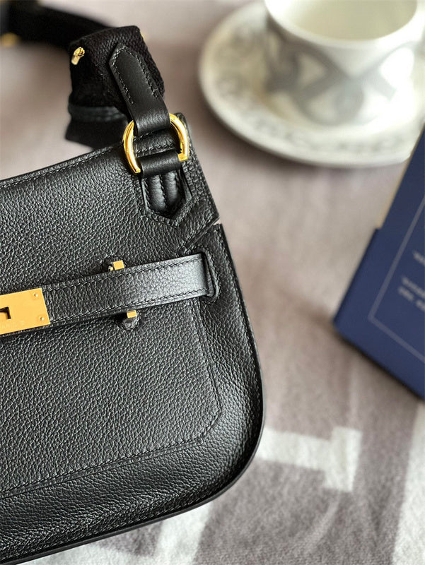  Modern shoulder bag carried on shoulder 10