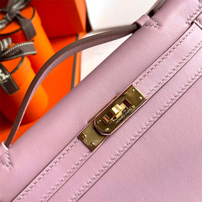  essential shoulder bag styled with outfit 60
