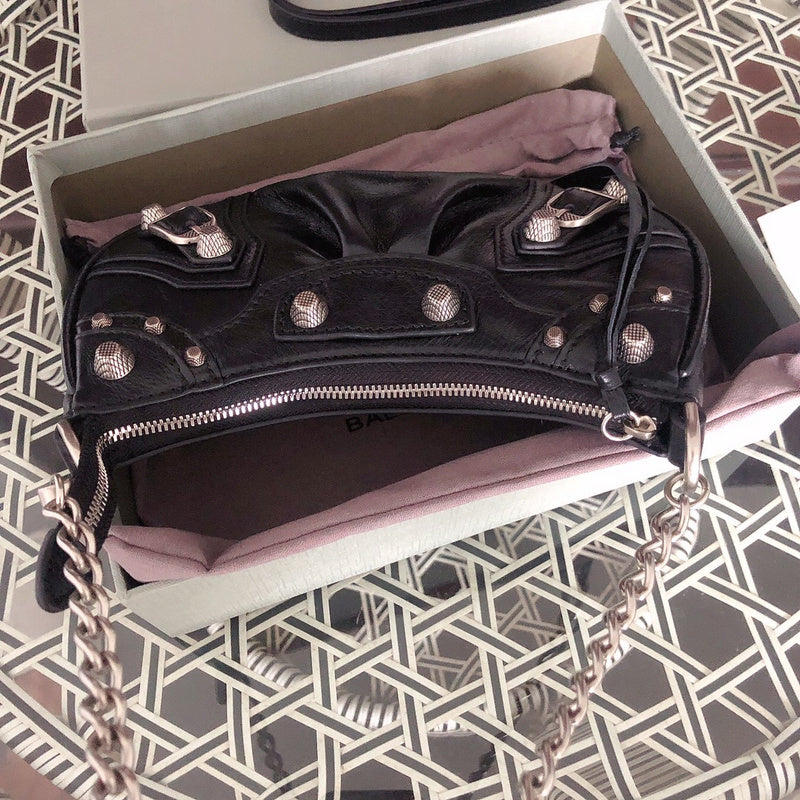 Close-up detail of statement everyday-luxe women's handbag – women's premium purse