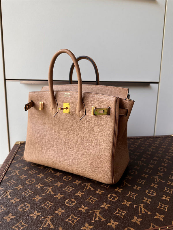  shoulder bag interior and compartment view 33