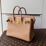  shoulder bag interior and compartment view 33