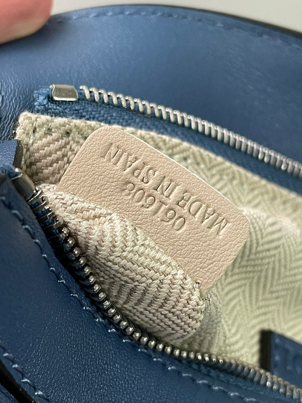 Ziva's Charm handbag – lifestyle view (12.5cm*18cm*8cm)