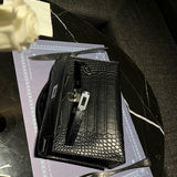  Versatile shoulder bag front view 7