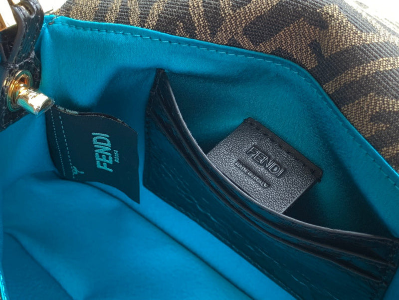 Ziva's Charm handbag – close-up view (19.5cm*5cm*11cm)
