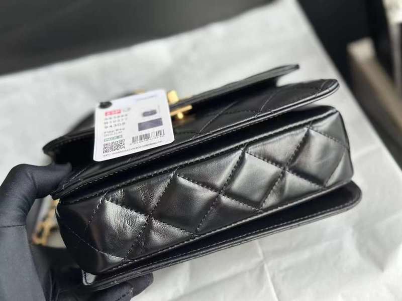 Zivas Charm Chic Craftsmanship Luxury Handbag (Elevated Accessory Essential) – Full Silhouette