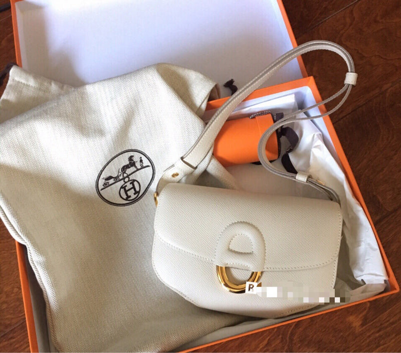 Crisp handbag styled for everyday wear