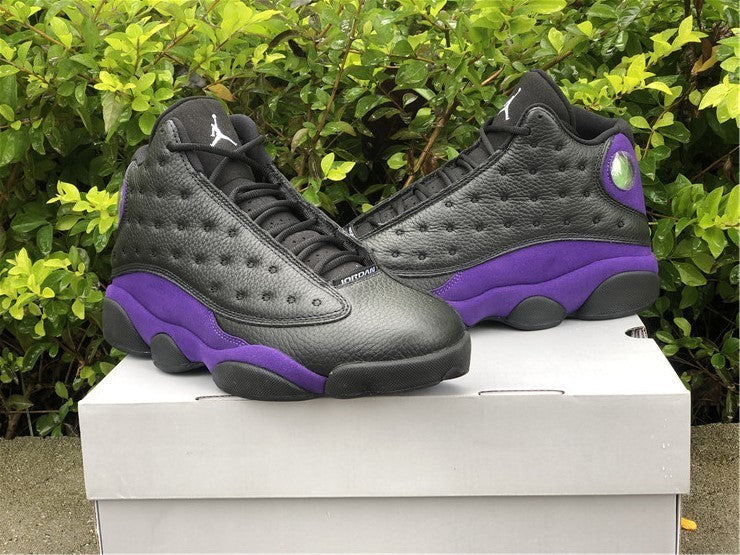 Nike Men's & Women's Luxury Low-Top Trainers — Style 165 angle view