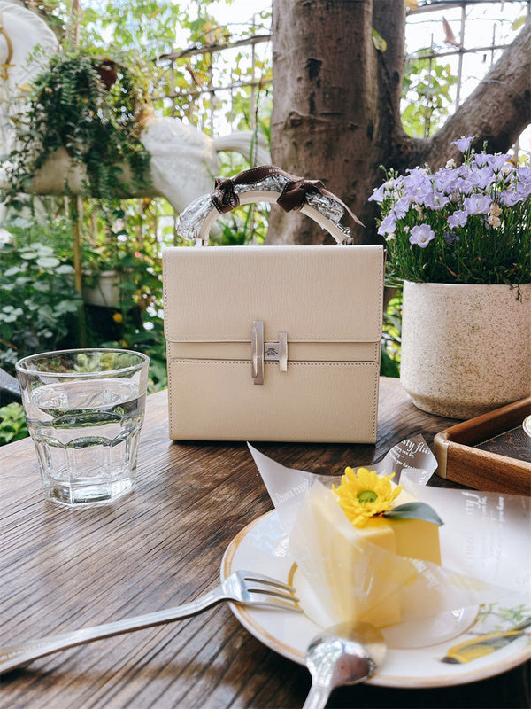 tailored carryall bag styled with outfit