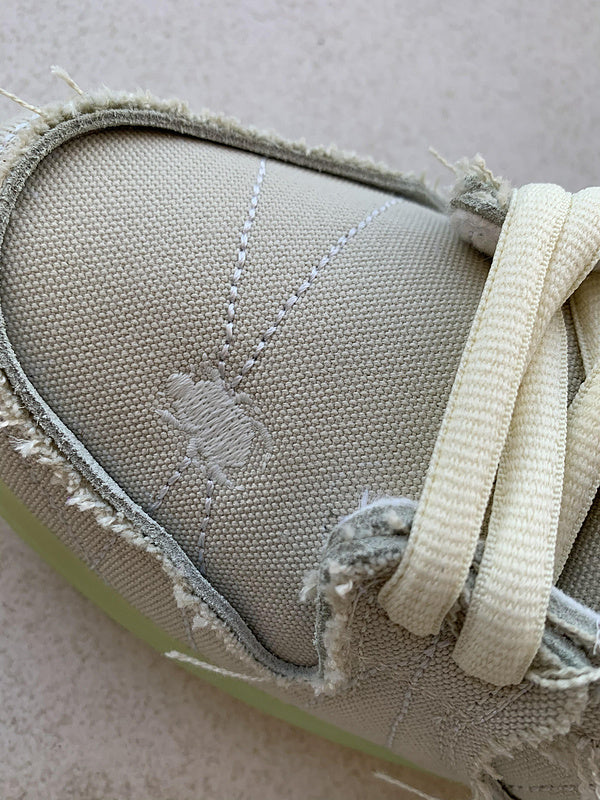 Nike Men's & Women's Luxury Lifestyle Trainers — Style 195 front view