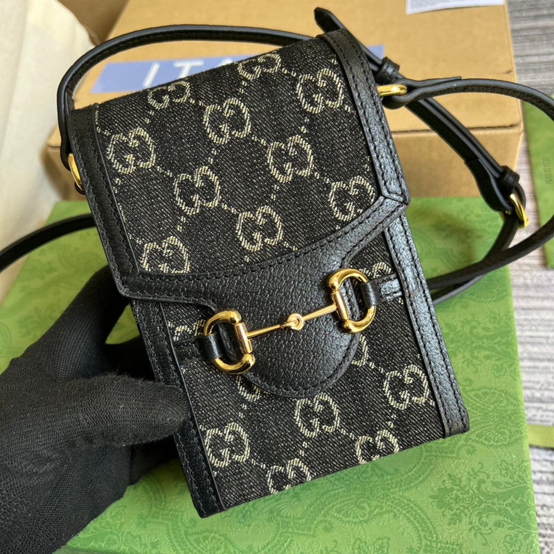 Handle and strap detail of structured classic women's handbag – women's statement bag