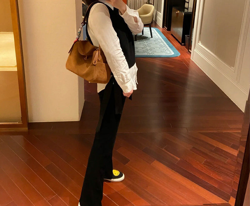 Fluid handbag styled for everyday wear