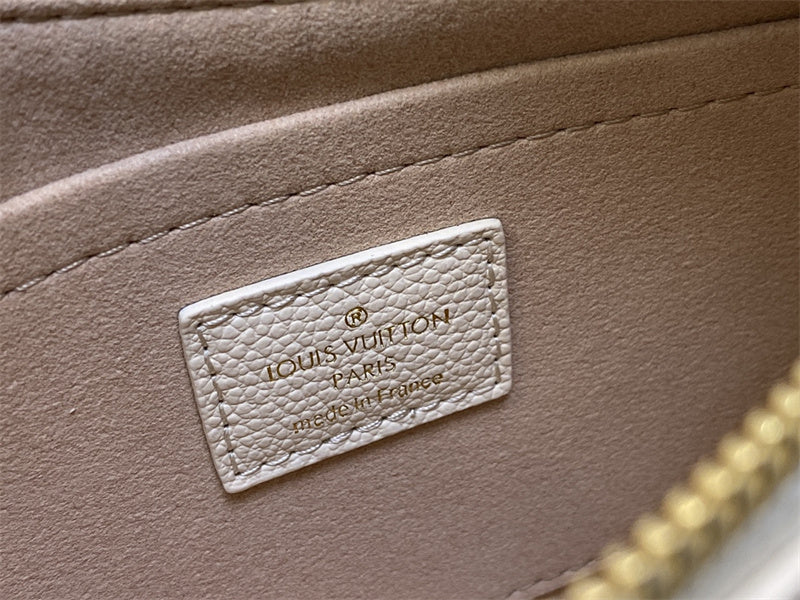  everyday bag interior and compartment view 9