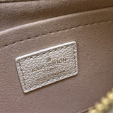  everyday bag interior and compartment view 9