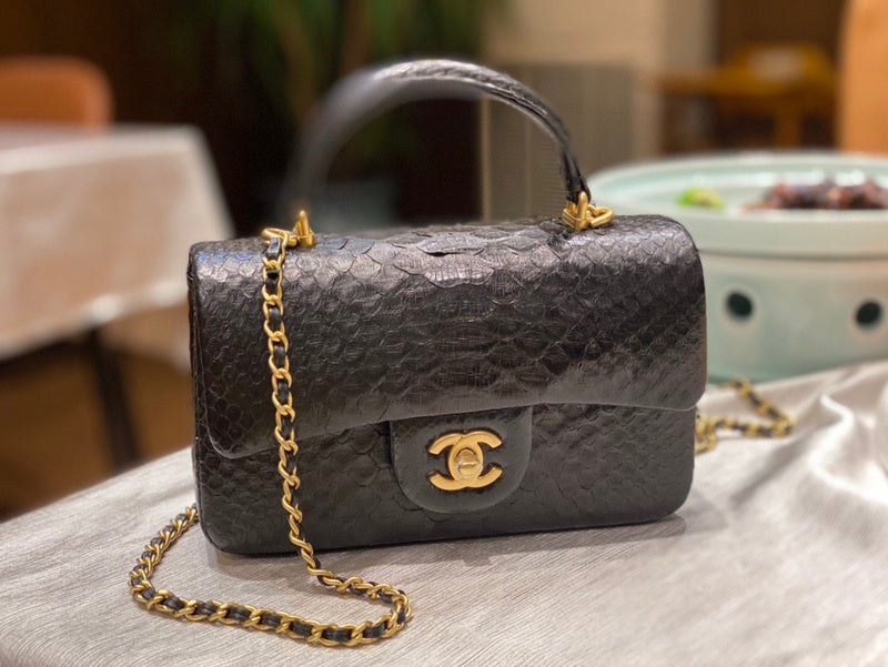  women's handbag, mid design, view 1