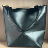 Ziva's Charm handbag – close-up view (16.5cm*9.5cm*20cm)