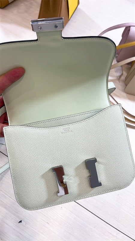  Graceful shoulder bag front view 7