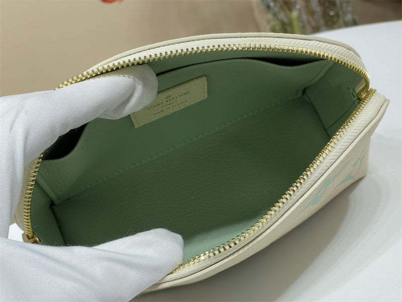  everyday bag interior and compartment view 21
