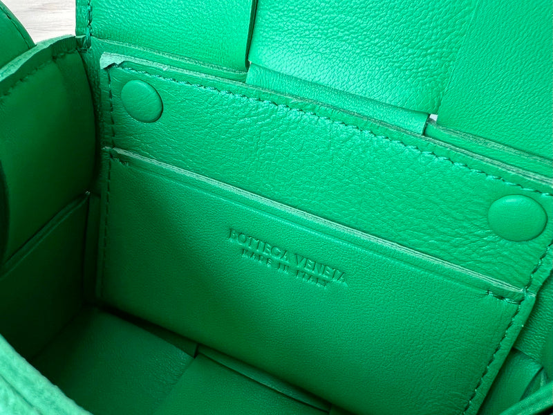 Sophisticated Vegan Leather Handbag - Versatile Everyday Design | Women's Designer-Inspired Purse #1669 - hardware and detail close-up (image 5) of designer-inspired handbag