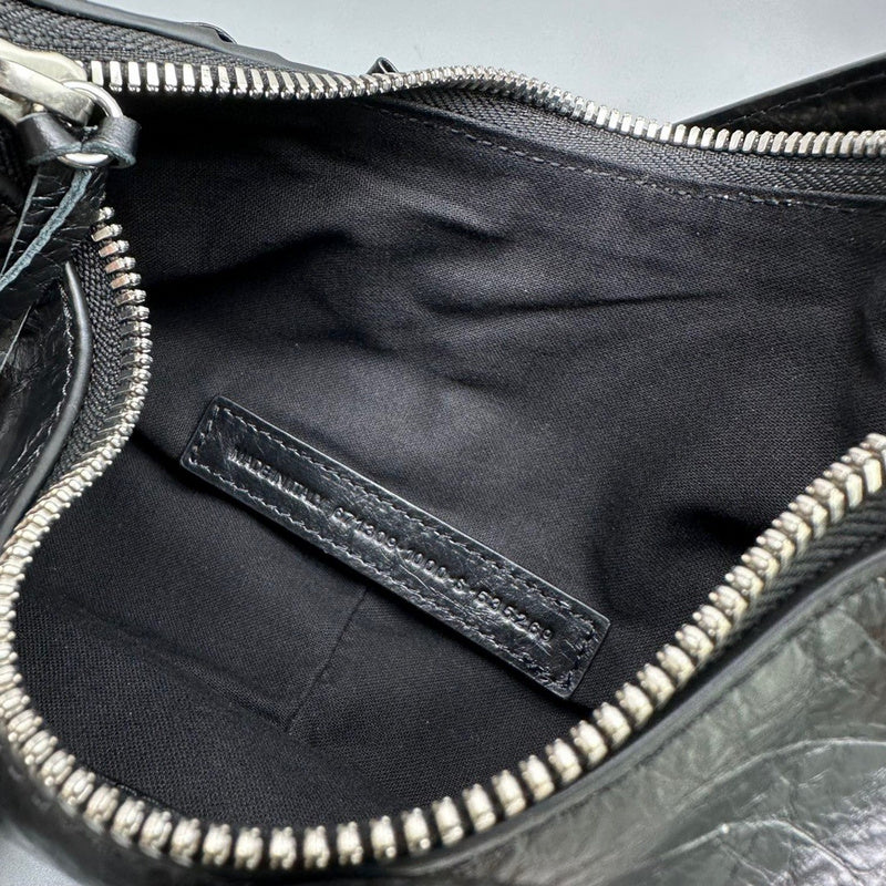 Zivas Charm Chic Craftsmanship Statement Handbag (Structured Everyday Essential) – Detail View